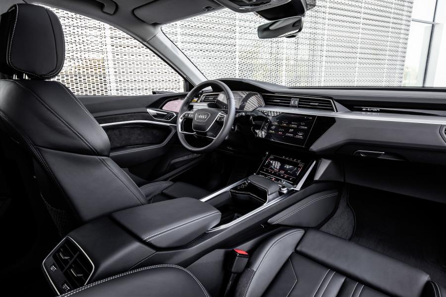 Интерьер Audi e-tron 55 Quattro 2019 года  (WW) (фото 72 из 452)